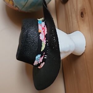 Peter Grimm black strawhat with floral band